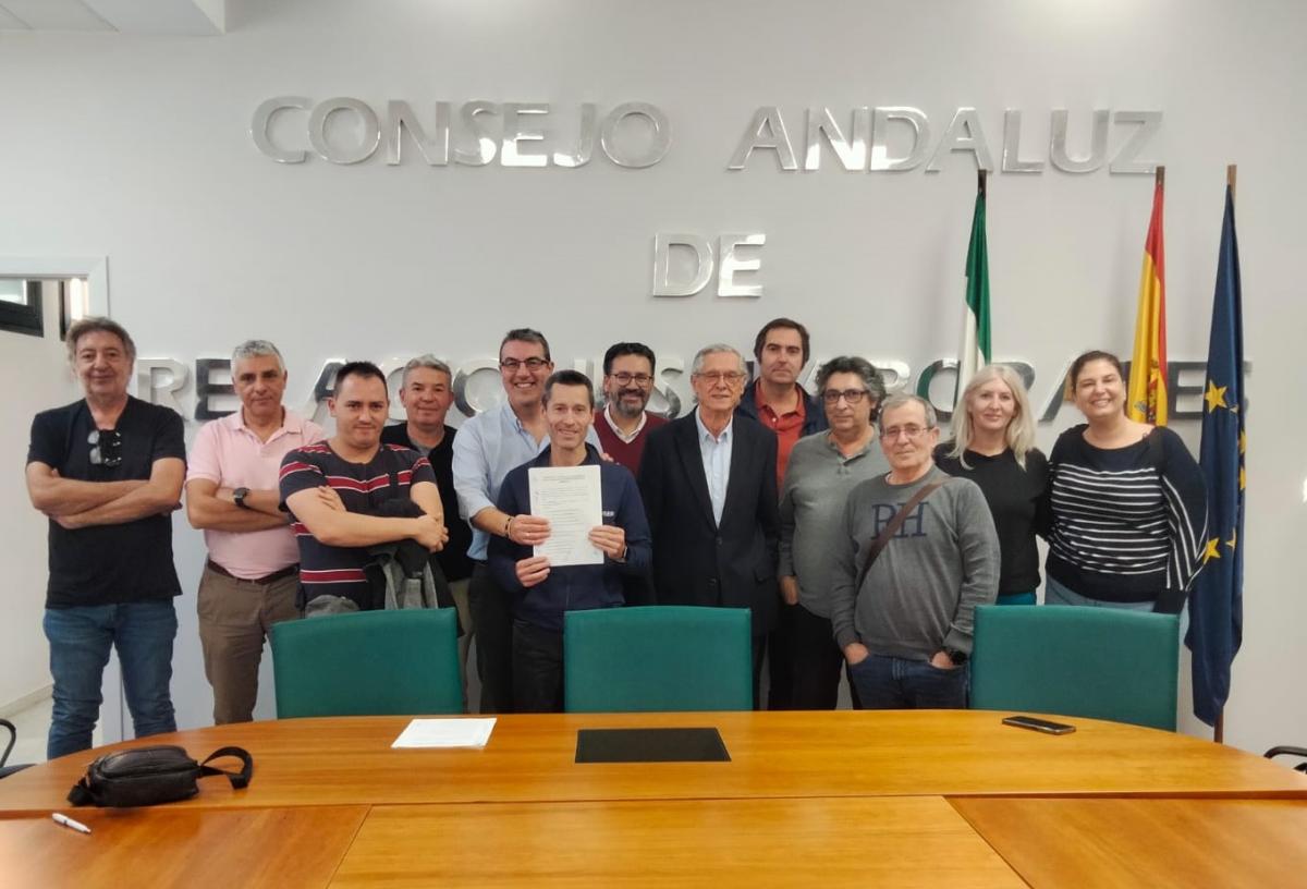 Firma del preacuerdo del convenio de agencias de transporte de Sevilla.